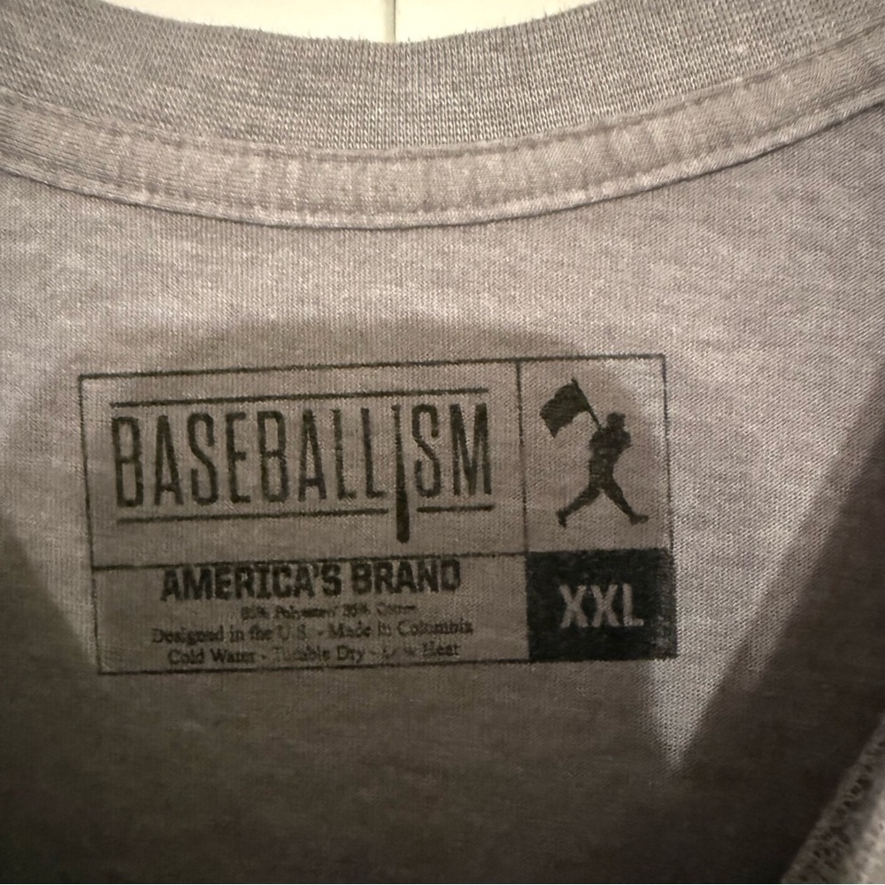 ⭐️ Gray Angels Short Sleeve Rally Tee - Picture 4 of 4